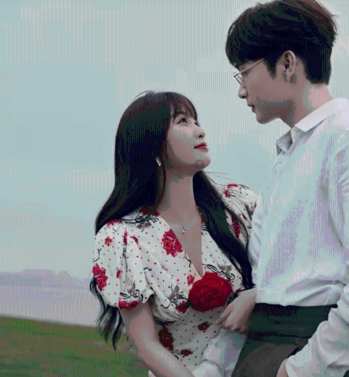 长相普通却撩遍韩国男神的两大女星,一个是大妈脸,一个是肉圆脸